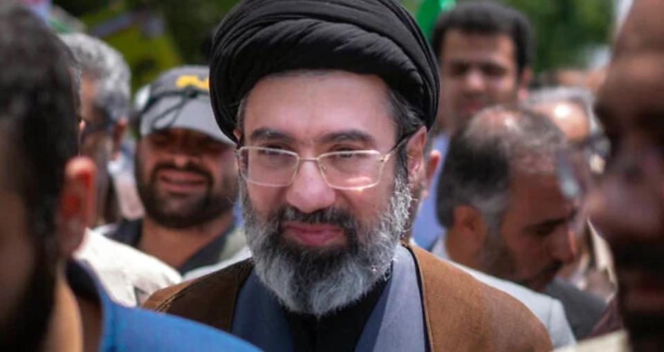 立博体育平台-小哈梅内遇袭受伤，伊朗各派誓死效忠，不到24小时，81个内鬼被抓